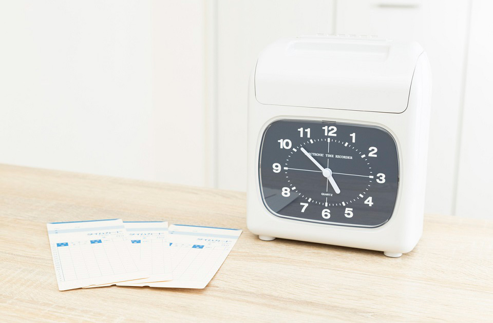 Tera タイムクロック100枚のタイムカード付き（両面,月次）従業員出勤打刻レ Amazon.co.jp: Tera タイムクロック100枚のタイムカード付き